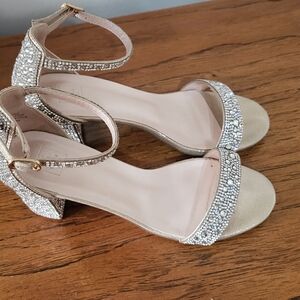 Davids Bridal EUC Elegant Champagne Block Heel  Crystal  Sandals